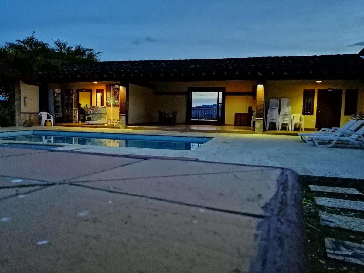 Hostal Hollywood Inn Rionegro Exteriör bild