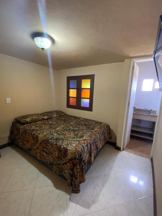 Hostal Hollywood Inn Rionegro Exteriör bild