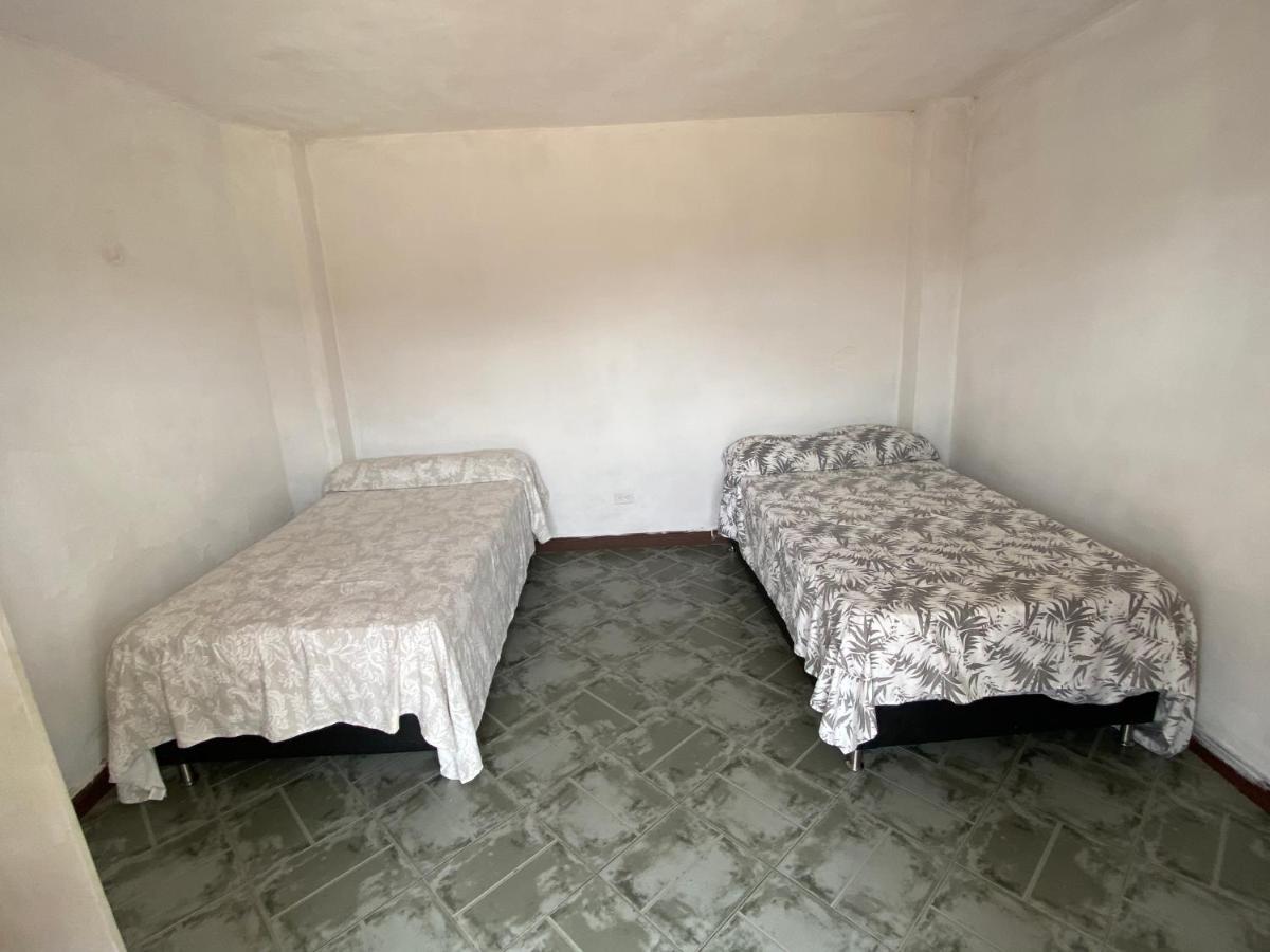 Hostal Hollywood Inn Rionegro Exteriör bild