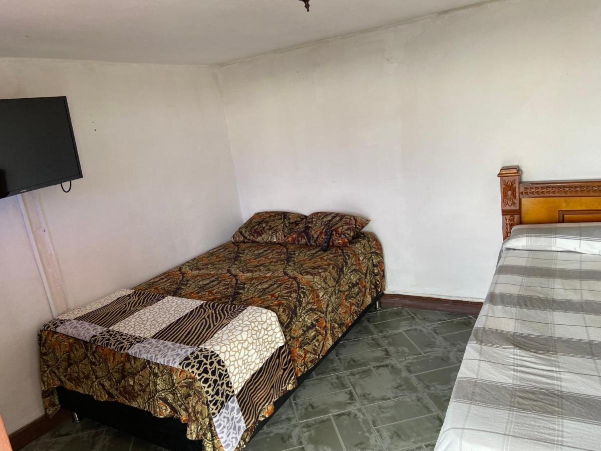 Hostal Hollywood Inn Rionegro Exteriör bild