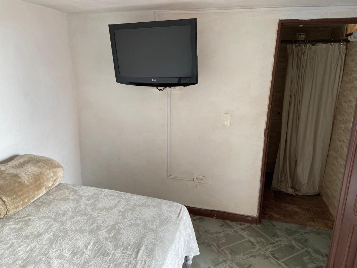 Hostal Hollywood Inn Rionegro Exteriör bild