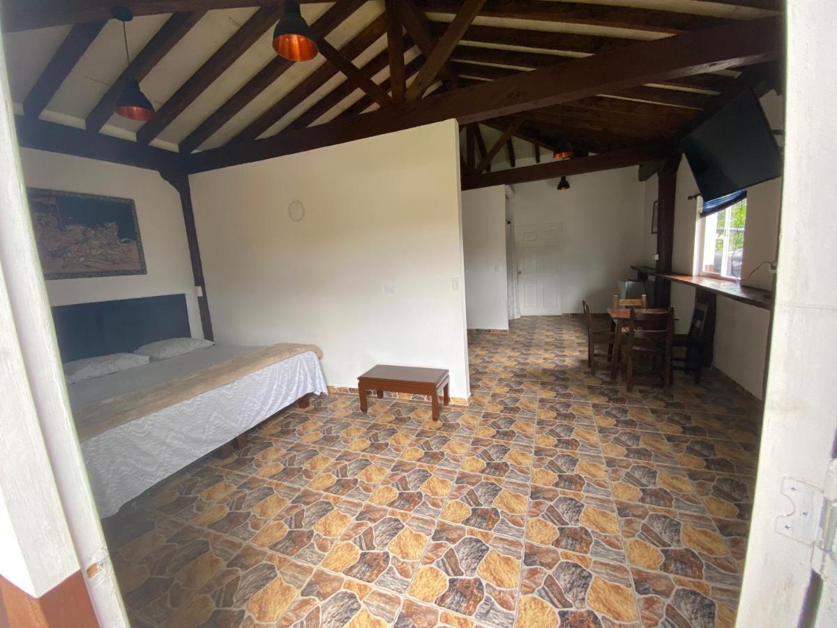 Hostal Hollywood Inn Rionegro Exteriör bild